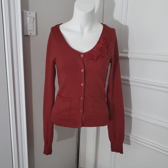 Super Chic Vintage 90s Knit Red Cardigan With Pockets/Flower Broach - Picture 2 of 15